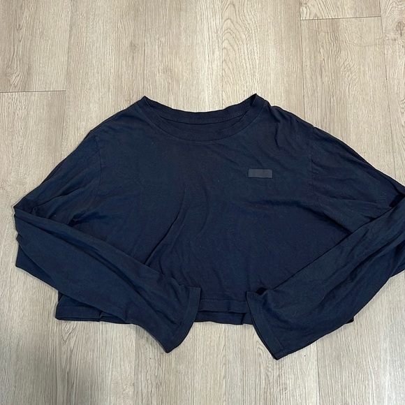 SET ACTIVE Tops - SET Active cropped long sleeve top